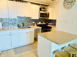 Sea You Soon Retreat, OCEAN VIEWS, pool, tennis, Jeep option - Image 2